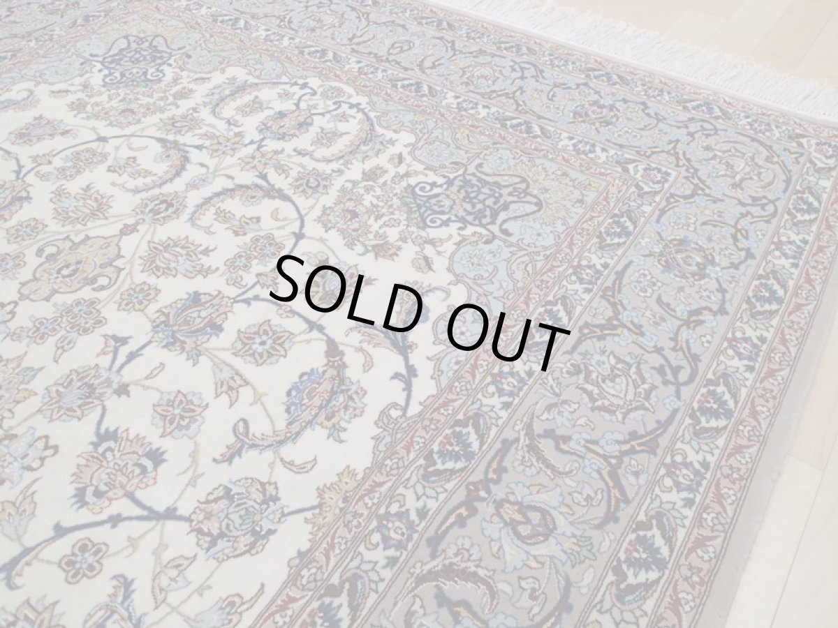 画像8: 極上美品 ペルシャ 絨毯 イスファハン 工房名入 縦2.4m 3.4? 3帖 リビング ダイニング 2〜3人掛けソファ サイズ 232 x 146 cm No.209 天然 草木染 コルク ウール シルク 織 シルク房 手織り トライバル ラグ ハンドメイド マット カーペット クリーム ヴィンテージ ビンテージ (8)