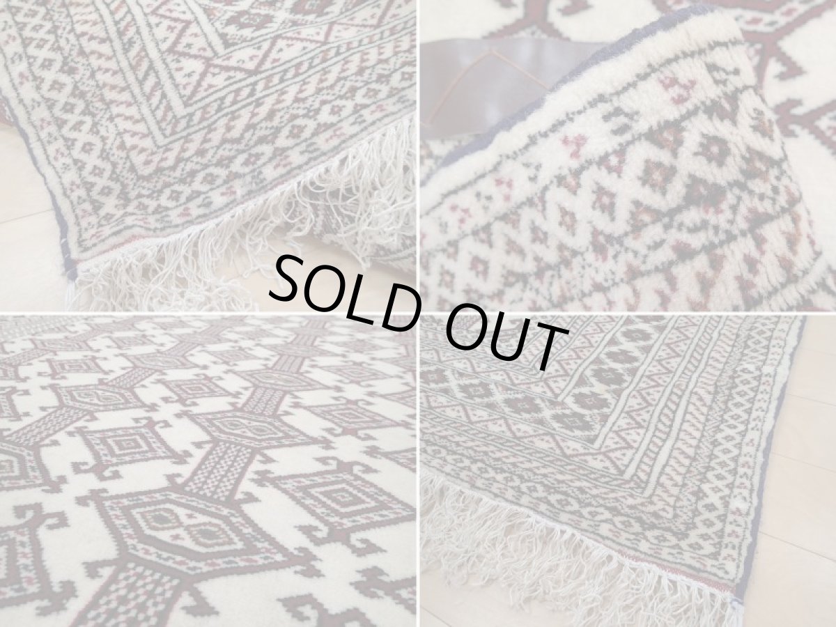 画像20: 新品 ペルシャ 絨毯 トルクメン 縦2m 2.5? 3帖 センター ラグ ベッドサイド 2人掛けソファ サイズ 192 x 129 cm 526 天然 ウール シルク房 手織り ハンドメイド トライバル ラグ マット カーペット 生成り クリーム 赤 茶 幾何学模様 民族柄 (20)