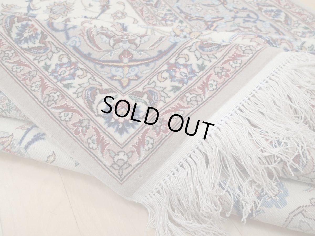 画像15: 極上美品 ペルシャ 絨毯 イスファハン 工房名入 縦2.4m 3.4? 3帖 リビング ダイニング 2〜3人掛けソファ サイズ 232 x 146 cm No.209 天然 草木染 コルク ウール シルク 織 シルク房 手織り トライバル ラグ ハンドメイド マット カーペット クリーム ヴィンテージ ビンテージ (15)