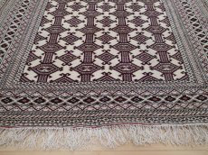 画像7: 新品 ペルシャ 絨毯 トルクメン 縦2m 2.5? 3帖 センター ラグ ベッドサイド 2人掛けソファ サイズ 192 x 129 cm 526 天然 ウール シルク房 手織り ハンドメイド トライバル ラグ マット カーペット 生成り クリーム 赤 茶 幾何学模様 民族柄 (7)