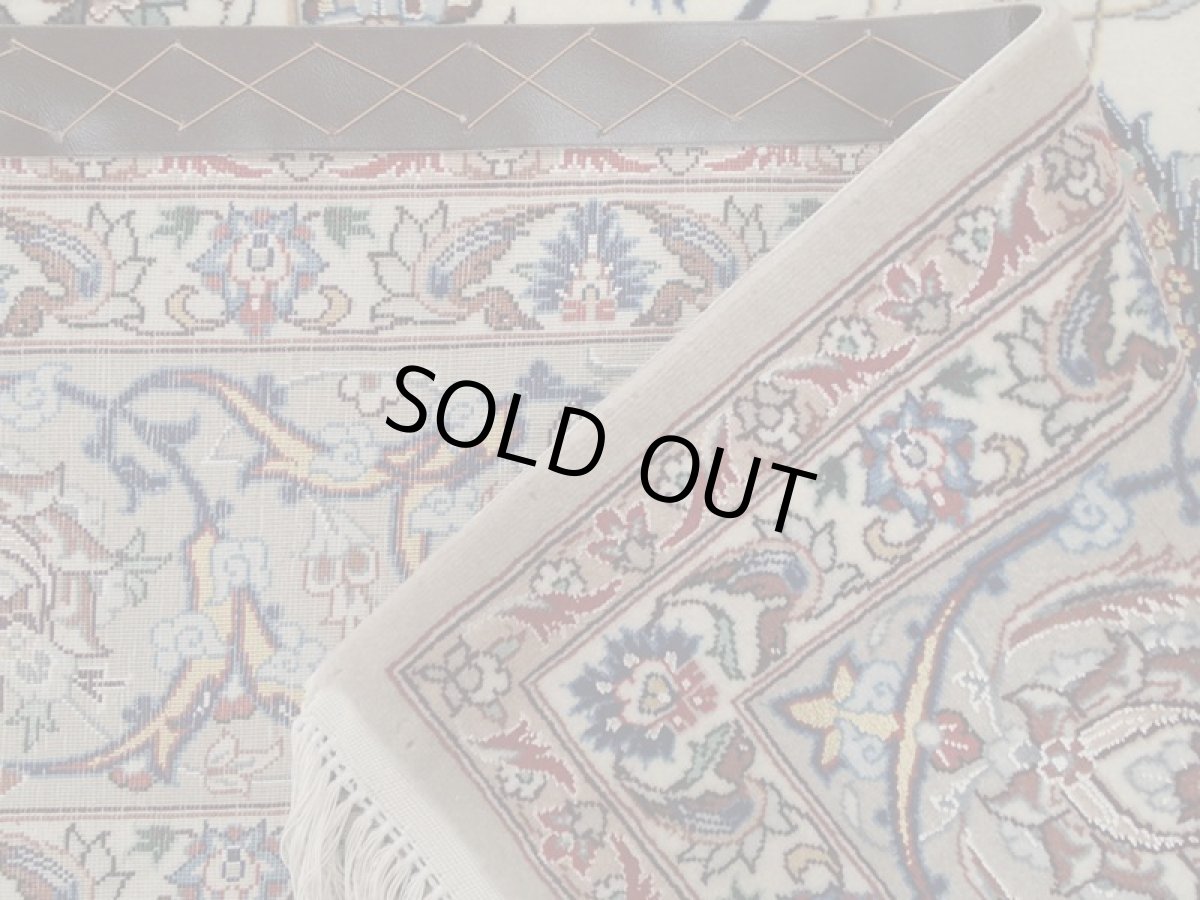 画像14: 極上美品 ペルシャ 絨毯 イスファハン 工房名入 縦2.4m 3.4? 3帖 リビング ダイニング 2〜3人掛けソファ サイズ 232 x 146 cm No.209 天然 草木染 コルク ウール シルク 織 シルク房 手織り トライバル ラグ ハンドメイド マット カーペット クリーム ヴィンテージ ビンテージ (14)