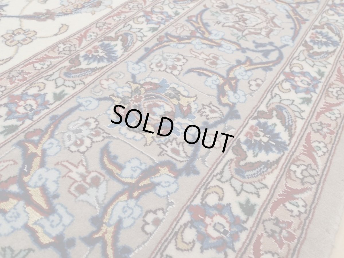 画像12: 極上美品 ペルシャ 絨毯 イスファハン 工房名入 縦2.4m 3.4? 3帖 リビング ダイニング 2〜3人掛けソファ サイズ 232 x 146 cm No.209 天然 草木染 コルク ウール シルク 織 シルク房 手織り トライバル ラグ ハンドメイド マット カーペット クリーム ヴィンテージ ビンテージ (12)