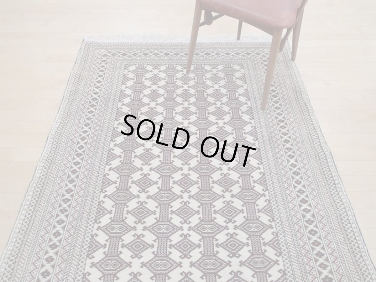 画像6: 新品 ペルシャ 絨毯 トルクメン 縦2m 2.5? 3帖 センター ラグ ベッドサイド 2人掛けソファ サイズ 192 x 129 cm 526 天然 ウール シルク房 手織り ハンドメイド トライバル ラグ マット カーペット 生成り クリーム 赤 茶 幾何学模様 民族柄 (6)
