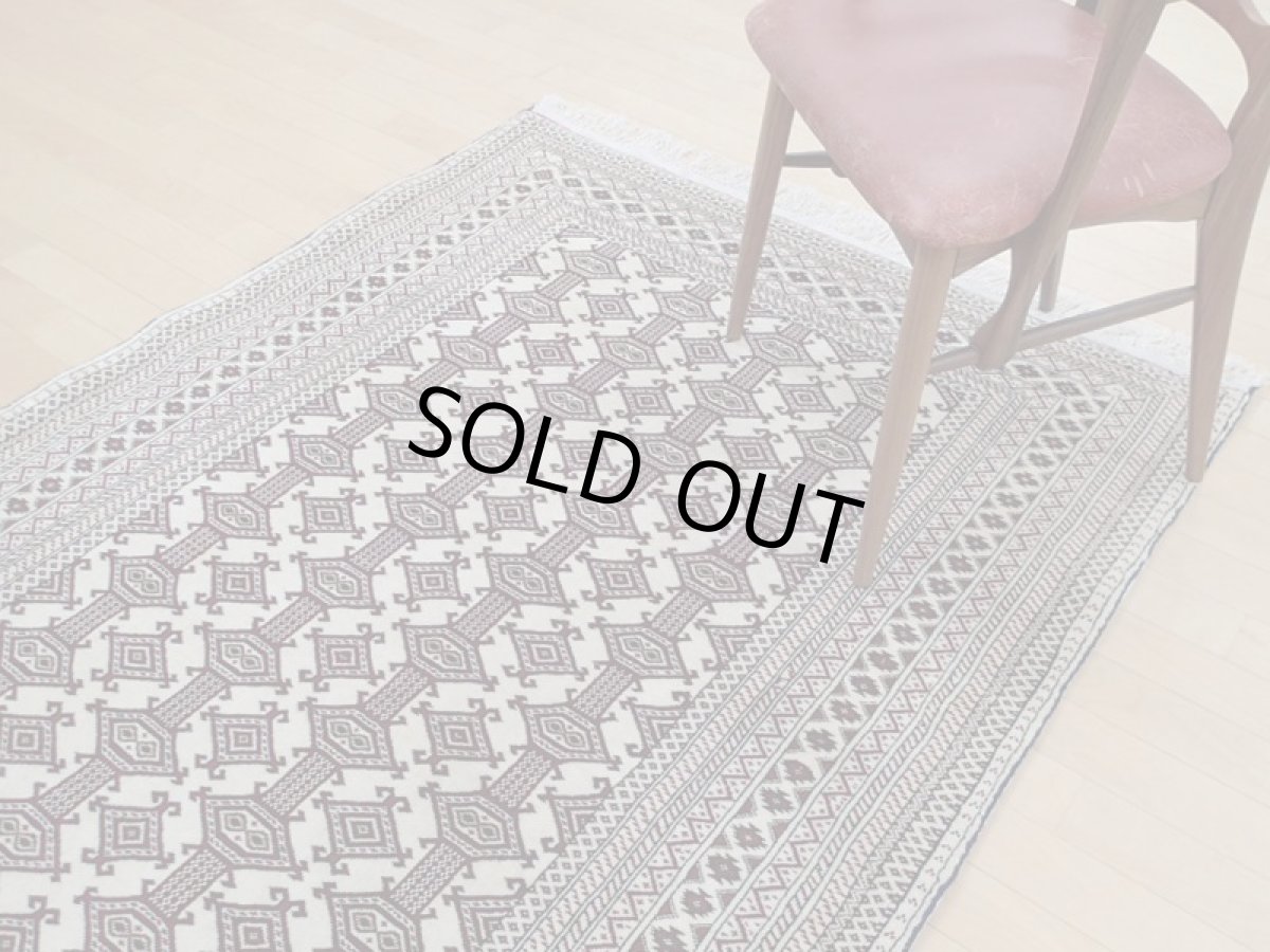 画像8: 新品 ペルシャ 絨毯 トルクメン 縦2m 2.5? 3帖 センター ラグ ベッドサイド 2人掛けソファ サイズ 192 x 129 cm 526 天然 ウール シルク房 手織り ハンドメイド トライバル ラグ マット カーペット 生成り クリーム 赤 茶 幾何学模様 民族柄 (8)
