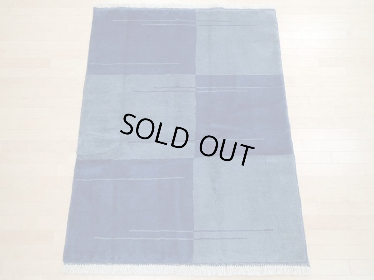 画像5: 新品 ペルシャ ギャッベ リビング ダイニング 2人掛けソファサイズ 170 × 135 cm A132 肉厚 天然 草木染 ウール ギャベ 手織り ハンドメイド ラグ 絨毯 カーペット ネイビー 紺 青 リビングダイニングルームルームやベッドサイドに n-a132-170135h003a093 (5)