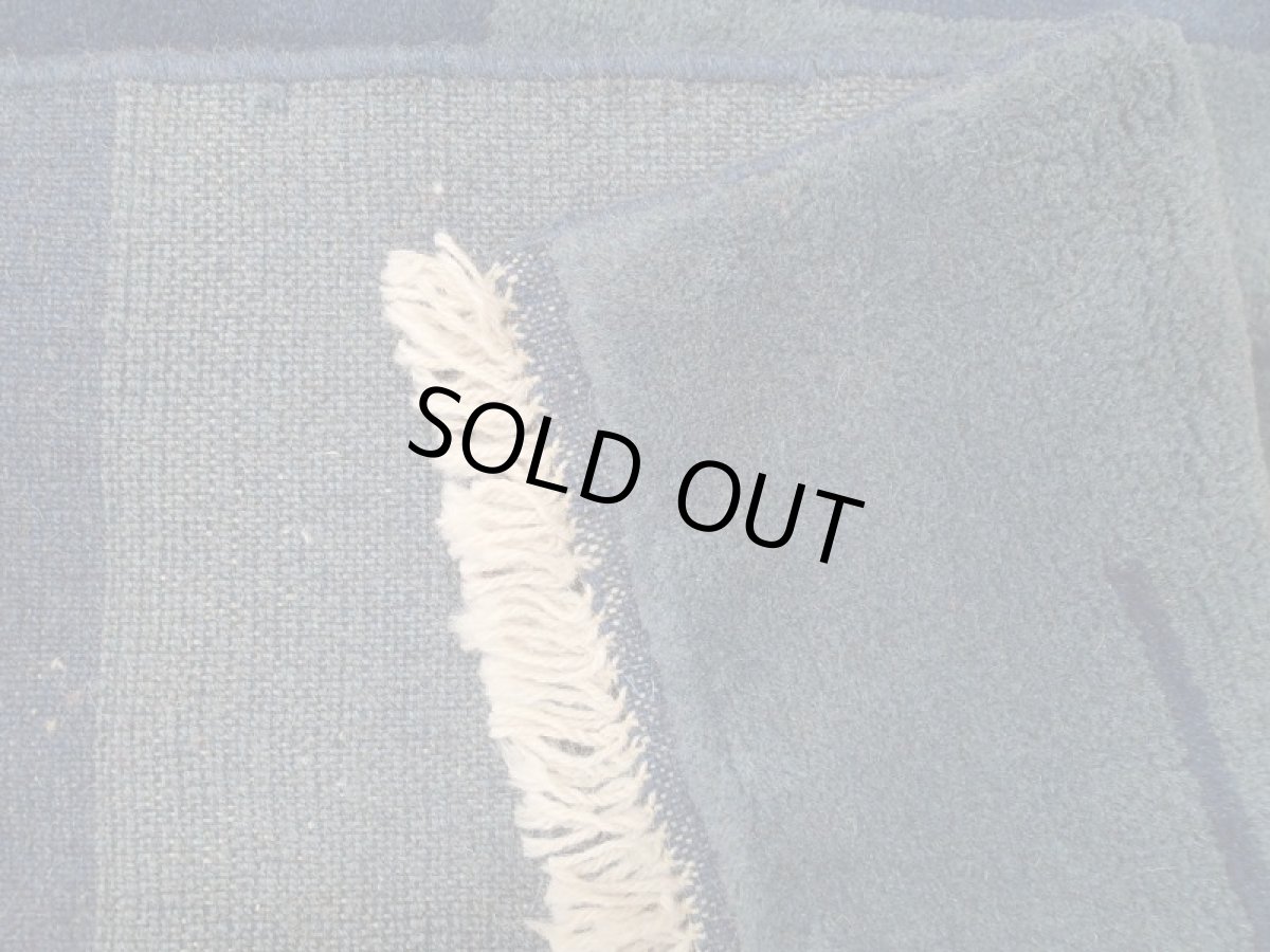 画像15: 新品 ペルシャ ギャッベ リビング ダイニング 2人掛けソファサイズ 170 × 135 cm A132 肉厚 天然 草木染 ウール ギャベ 手織り ハンドメイド ラグ 絨毯 カーペット ネイビー 紺 青 リビングダイニングルームルームやベッドサイドに n-a132-170135h003a093 (15)