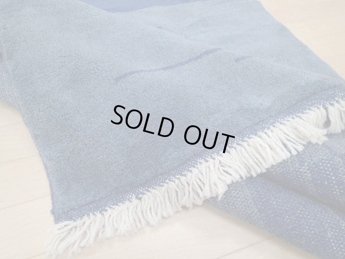 画像13: 新品 ペルシャ ギャッベ リビング ダイニング 2人掛けソファサイズ 170 × 135 cm A132 肉厚 天然 草木染 ウール ギャベ 手織り ハンドメイド ラグ 絨毯 カーペット ネイビー 紺 青 リビングダイニングルームルームやベッドサイドに n-a132-170135h003a093 (13)