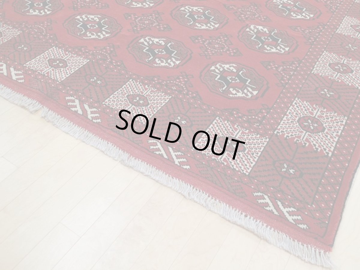 画像12: 新品 ペルシャ 絨毯 トルクメン 縦3m 6? 6帖 リビング ダイニング　3人掛けソファ サイズ 299 x 201 cm A125 天然 肉厚 ウール 手織り ハンドメイド トライバル ラグ マット カーペット 赤 幾何学模様 民族柄 (12)