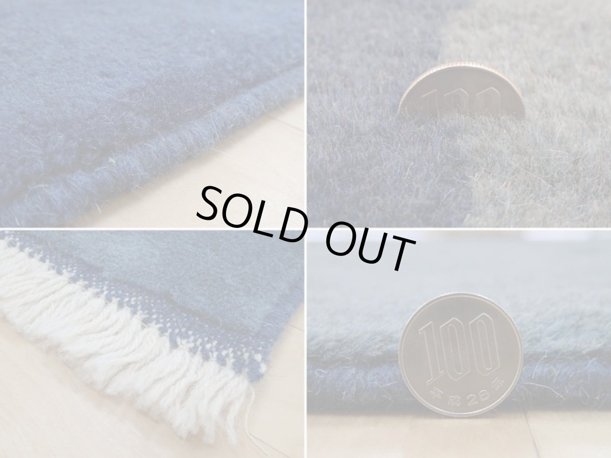 画像20: 新品 ペルシャ ギャッベ リビング ダイニング 2人掛けソファサイズ 170 × 135 cm A132 肉厚 天然 草木染 ウール ギャベ 手織り ハンドメイド ラグ 絨毯 カーペット ネイビー 紺 青 リビングダイニングルームルームやベッドサイドに n-a132-170135h003a093 (20)