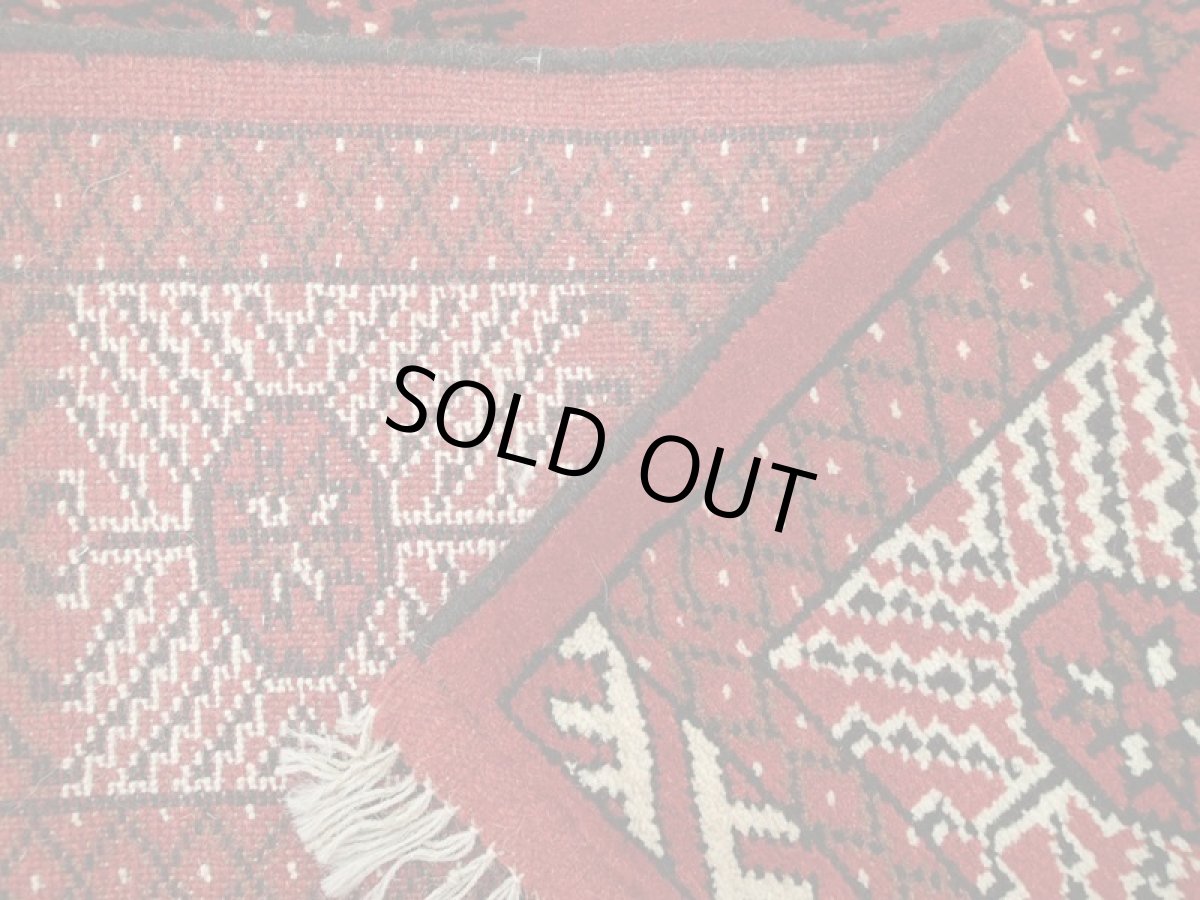 画像17: 新品 ペルシャ 絨毯 トルクメン 縦3m 6? 6帖 リビング ダイニング　3人掛けソファ サイズ 299 x 201 cm A125 天然 肉厚 ウール 手織り ハンドメイド トライバル ラグ マット カーペット 赤 幾何学模様 民族柄 (17)