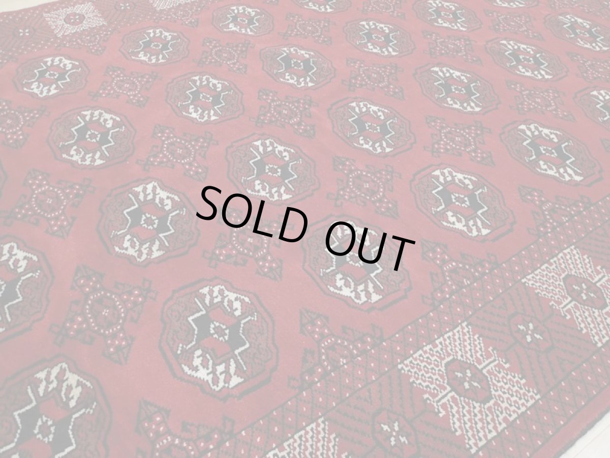 画像10: 新品 ペルシャ 絨毯 トルクメン 縦3m 6? 6帖 リビング ダイニング　3人掛けソファ サイズ 299 x 201 cm A125 天然 肉厚 ウール 手織り ハンドメイド トライバル ラグ マット カーペット 赤 幾何学模様 民族柄 (10)