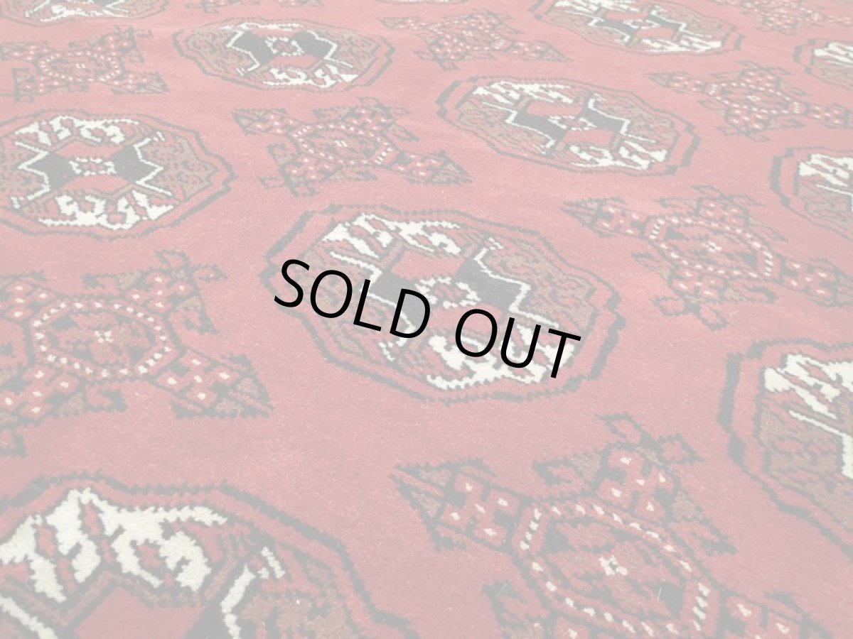 画像13: 新品 ペルシャ 絨毯 トルクメン 縦3m 6? 6帖 リビング ダイニング　3人掛けソファ サイズ 299 x 201 cm A125 天然 肉厚 ウール 手織り ハンドメイド トライバル ラグ マット カーペット 赤 幾何学模様 民族柄 (13)