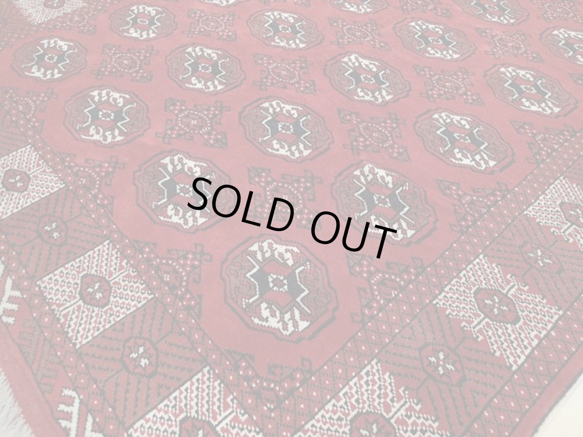 画像11: 新品 ペルシャ 絨毯 トルクメン 縦3m 6? 6帖 リビング ダイニング　3人掛けソファ サイズ 299 x 201 cm A125 天然 肉厚 ウール 手織り ハンドメイド トライバル ラグ マット カーペット 赤 幾何学模様 民族柄 (11)