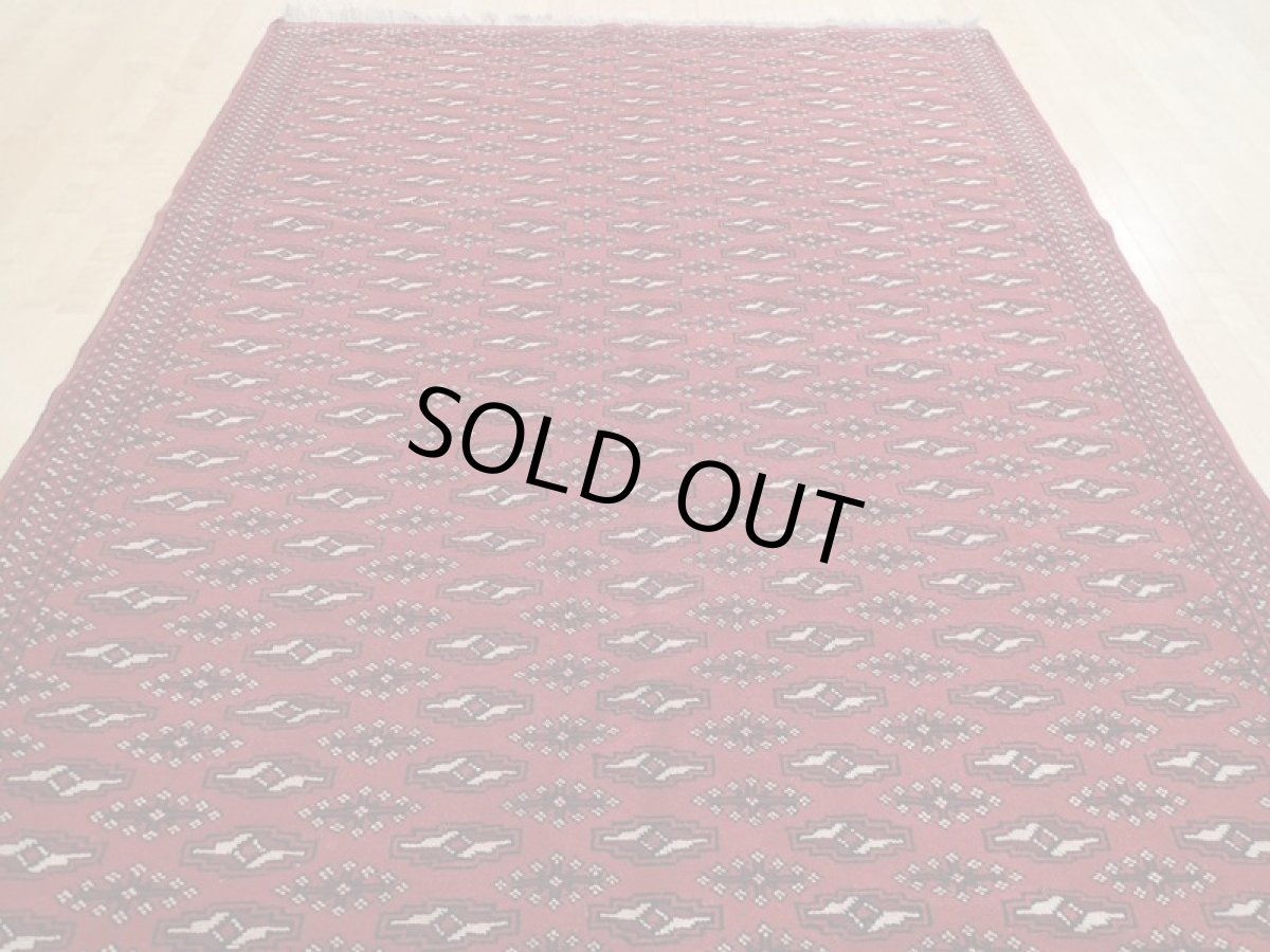 画像7: 新品 ペルシャ 絨毯 トルクメン 縦2.5m 5.2? 6帖 リビング ダイニング 3人掛けソファ サイズ 248 x 210 cm A126 天然 肉厚 ウール 手織り ハンドメイド トライバル ラグ マット カーペット 赤 エンジ  幾何学模様 民族柄 (7)