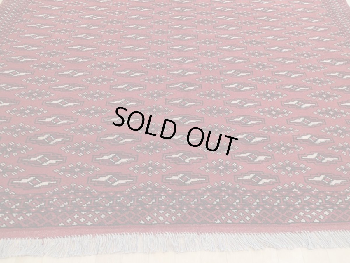 画像8: 新品 ペルシャ 絨毯 トルクメン 縦2.5m 5.2? 6帖 リビング ダイニング 3人掛けソファ サイズ 248 x 210 cm A126 天然 肉厚 ウール 手織り ハンドメイド トライバル ラグ マット カーペット 赤 エンジ  幾何学模様 民族柄 (8)