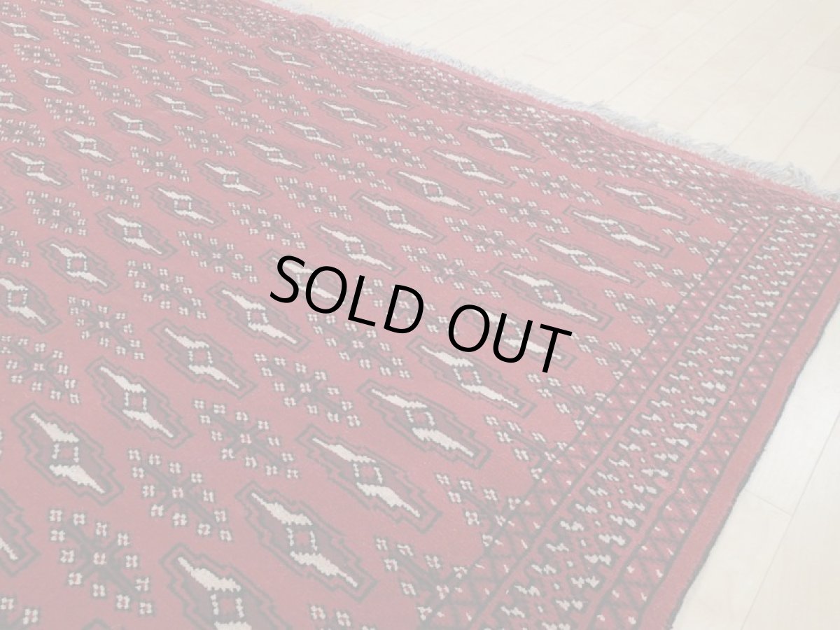 画像10: 新品 ペルシャ 絨毯 トルクメン 縦2.5m 5.2? 6帖 リビング ダイニング 3人掛けソファ サイズ 248 x 210 cm A126 天然 肉厚 ウール 手織り ハンドメイド トライバル ラグ マット カーペット 赤 エンジ  幾何学模様 民族柄 (10)