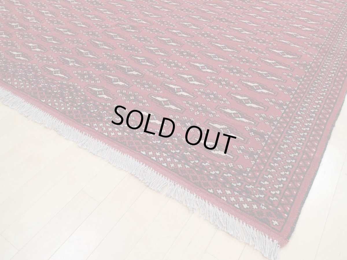 画像12: 新品 ペルシャ 絨毯 トルクメン 縦2.5m 5.2? 6帖 リビング ダイニング 3人掛けソファ サイズ 248 x 210 cm A126 天然 肉厚 ウール 手織り ハンドメイド トライバル ラグ マット カーペット 赤 エンジ  幾何学模様 民族柄 (12)