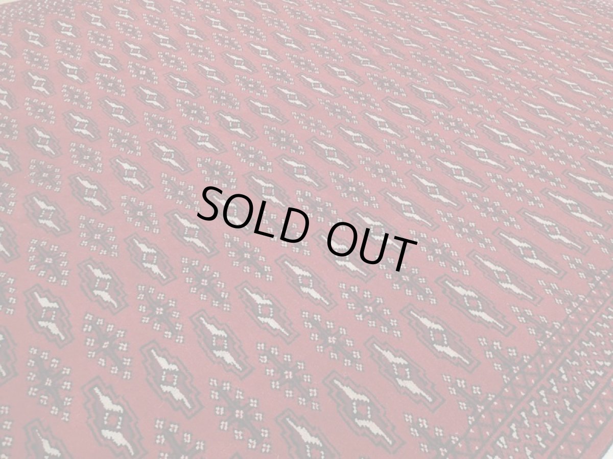 画像11: 新品 ペルシャ 絨毯 トルクメン 縦2.5m 5.2? 6帖 リビング ダイニング 3人掛けソファ サイズ 248 x 210 cm A126 天然 肉厚 ウール 手織り ハンドメイド トライバル ラグ マット カーペット 赤 エンジ  幾何学模様 民族柄 (11)