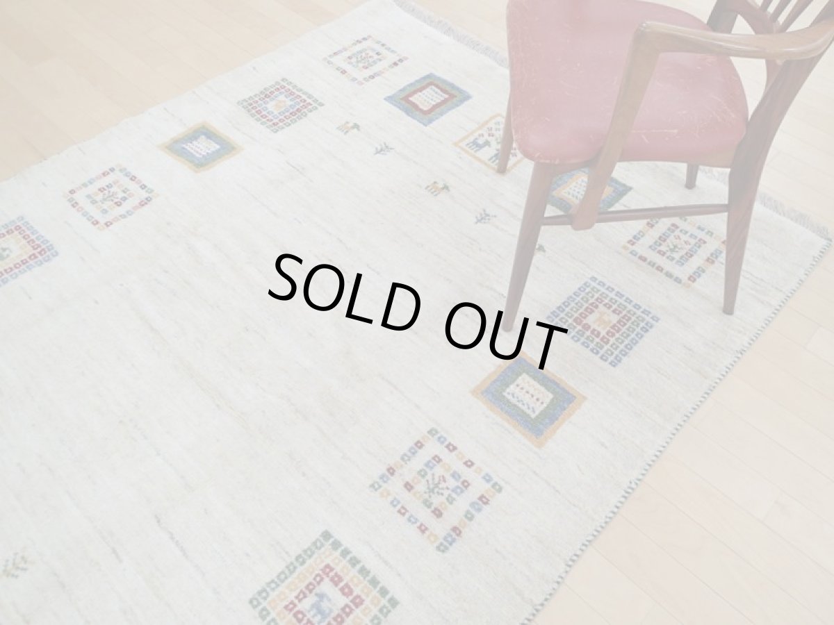 画像4: 新品 ペルシャ ギャッベ  縦2m 3? リビング ダイニング 2人掛けソファ サイズ 195 × 147 cm A171 肉厚 天然 ウール ギャベ 手織り ハンドメイド ラグ 絨毯 カーペット 生成り色 クリーム色 リビングダイニングルームやベッドサイドに (4)