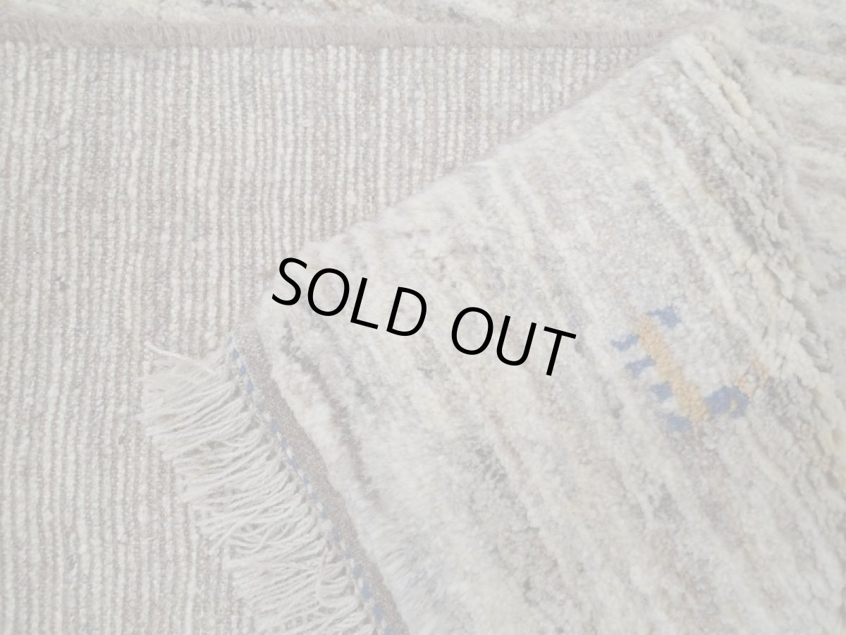 画像16: 新品 ペルシャ ギャッベ  縦1.8m 2.8㎡ リビング ダイニング 2人掛けソファ サイズ 180 × 155 cm A168 肉厚 天然 ウール ギャベ 手織り ハンドメイド ラグ 絨毯 カーペット 原毛 生成り グレー クリーム リビングダイニングルームやベッドサイドに (16)