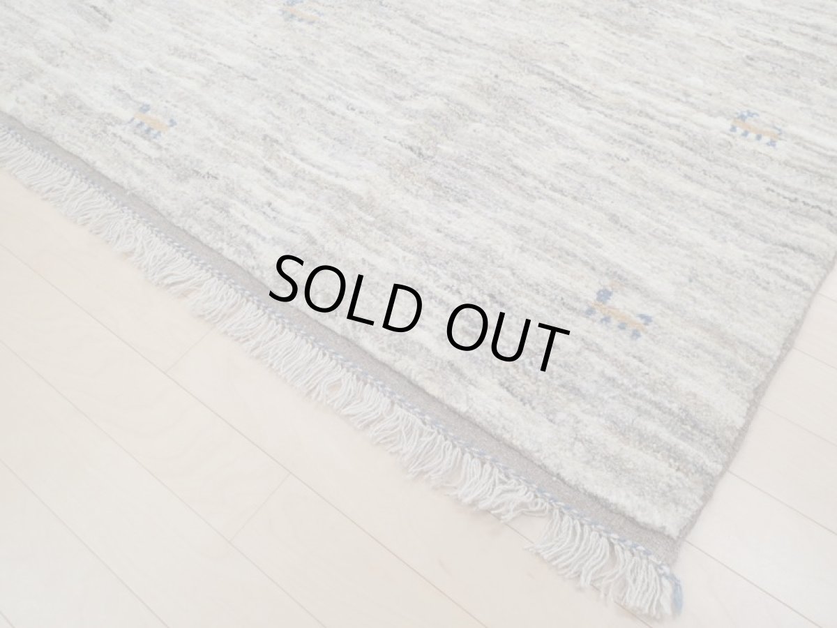 画像11: 新品 ペルシャ ギャッベ  縦1.8m 2.8㎡ リビング ダイニング 2人掛けソファ サイズ 180 × 155 cm A168 肉厚 天然 ウール ギャベ 手織り ハンドメイド ラグ 絨毯 カーペット 原毛 生成り グレー クリーム リビングダイニングルームやベッドサイドに (11)