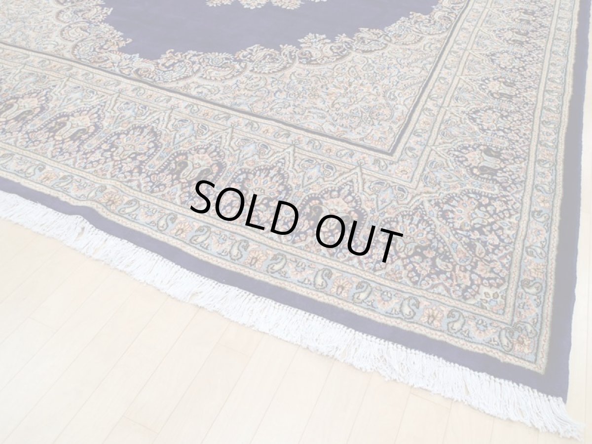 画像10: 美品 ペルシャ 絨毯 ケルマン産 縦3.3m 10? 8〜10帖 正方形 スクエアタイプ リビング ダイニング  3人掛けソファ コーナーソファ 大判 サイズ 325 x 308 cm No.a11 天然 肉厚 ウール 手織り トライバル ラグ ハンドメイド マット カーペット ネイビーブルー ヴィンテージ ビンテージ (10)