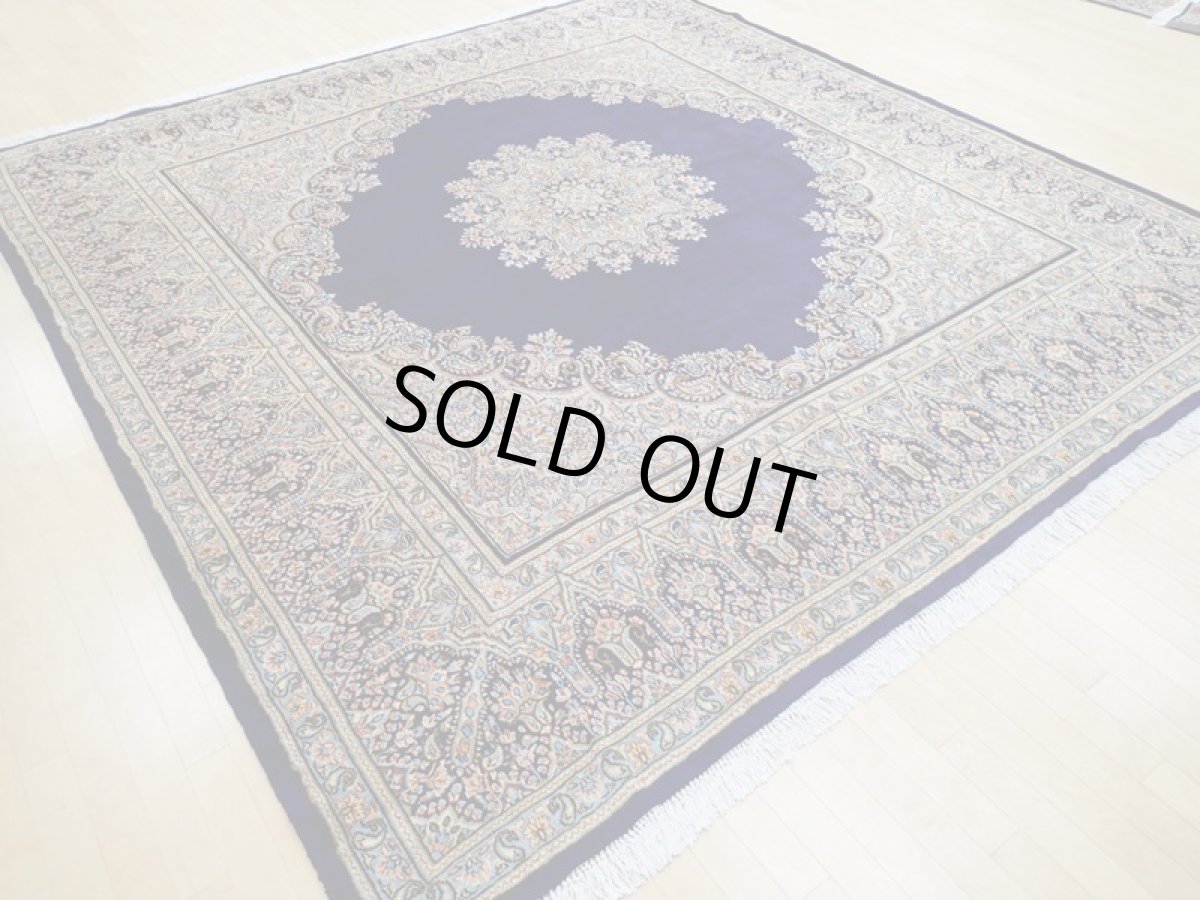 画像2: 美品 ペルシャ 絨毯 ケルマン産 縦3.3m 10? 8〜10帖 正方形 スクエアタイプ リビング ダイニング  3人掛けソファ コーナーソファ 大判 サイズ 325 x 308 cm No.a11 天然 肉厚 ウール 手織り トライバル ラグ ハンドメイド マット カーペット ネイビーブルー ヴィンテージ ビンテージ (2)