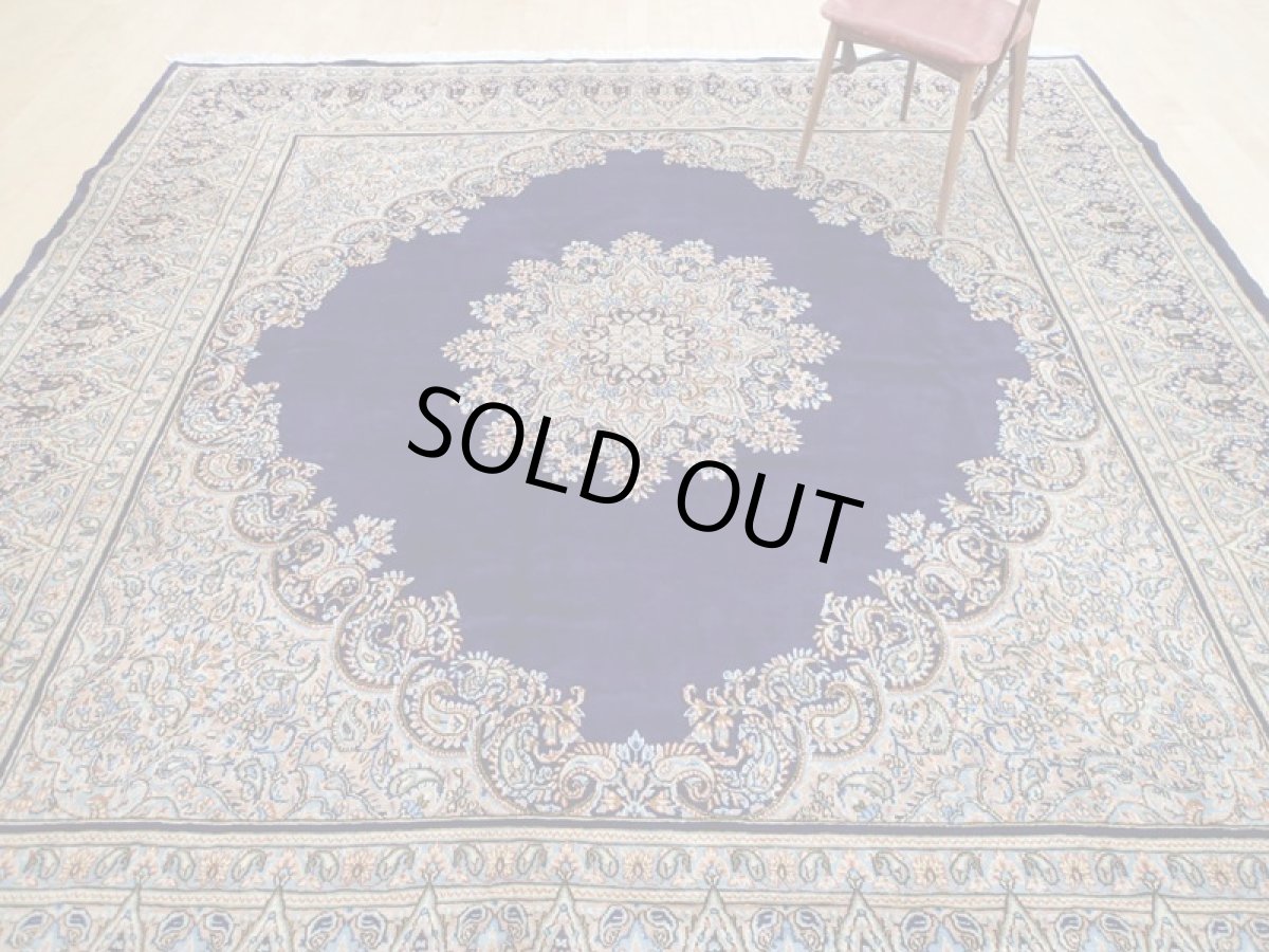 画像5: 美品 ペルシャ 絨毯 ケルマン産 縦3.3m 10? 8〜10帖 正方形 スクエアタイプ リビング ダイニング  3人掛けソファ コーナーソファ 大判 サイズ 325 x 308 cm No.a11 天然 肉厚 ウール 手織り トライバル ラグ ハンドメイド マット カーペット ネイビーブルー ヴィンテージ ビンテージ (5)