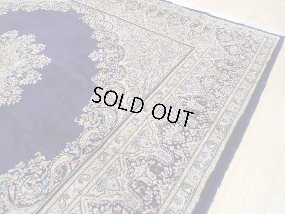 画像8: 美品 ペルシャ 絨毯 ケルマン産 縦3.3m 10? 8〜10帖 正方形 スクエアタイプ リビング ダイニング  3人掛けソファ コーナーソファ 大判 サイズ 325 x 308 cm No.a11 天然 肉厚 ウール 手織り トライバル ラグ ハンドメイド マット カーペット ネイビーブルー ヴィンテージ ビンテージ (8)