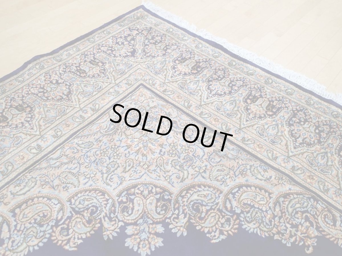 画像7: 美品 ペルシャ 絨毯 ケルマン産 縦3.3m 10? 8〜10帖 正方形 スクエアタイプ リビング ダイニング  3人掛けソファ コーナーソファ 大判 サイズ 325 x 308 cm No.a11 天然 肉厚 ウール 手織り トライバル ラグ ハンドメイド マット カーペット ネイビーブルー ヴィンテージ ビンテージ (7)