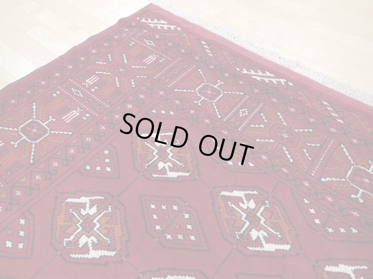 画像9: 新品 ペルシャ 絨毯 トルクメン 縦2.9m 5.8? 6帖 リビング ダイニング 3人掛けソファ サイズ 282 x 205 cm A120 天然 肉厚 ウール 手織り ハンドメイド トライバル ラグ マット カーペット 赤 幾何学模様 民族柄 (9)