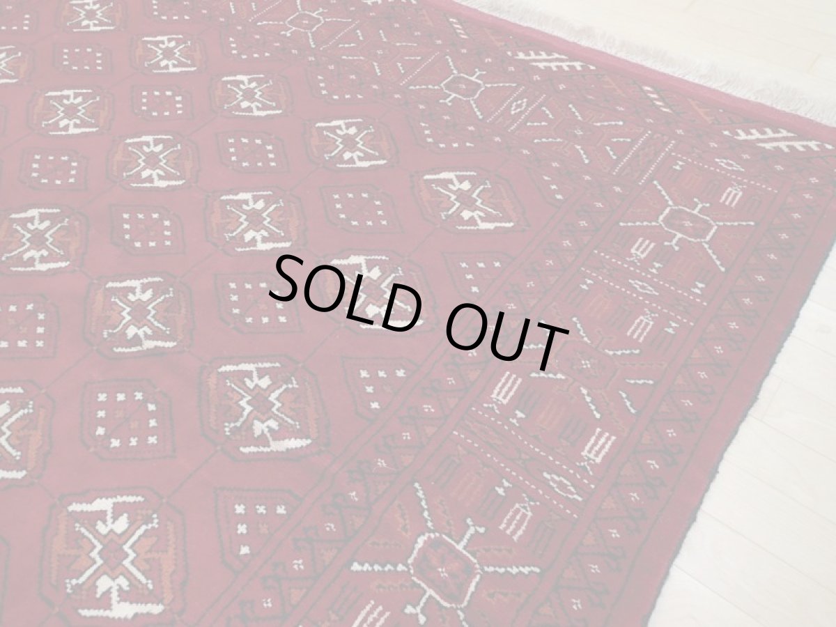 画像10: 新品 ペルシャ 絨毯 トルクメン 縦2.9m 5.8? 6帖 リビング ダイニング 3人掛けソファ サイズ 282 x 205 cm A120 天然 肉厚 ウール 手織り ハンドメイド トライバル ラグ マット カーペット 赤 幾何学模様 民族柄 (10)