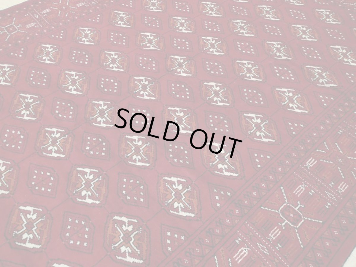 画像11: 新品 ペルシャ 絨毯 トルクメン 縦2.9m 5.8? 6帖 リビング ダイニング 3人掛けソファ サイズ 282 x 205 cm A120 天然 肉厚 ウール 手織り ハンドメイド トライバル ラグ マット カーペット 赤 幾何学模様 民族柄 (11)