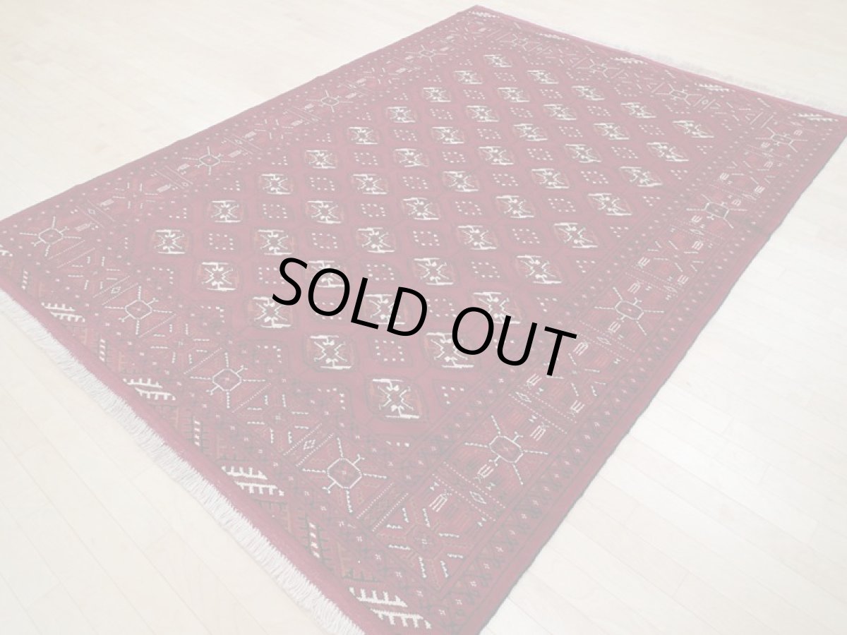 画像4: 新品 ペルシャ 絨毯 トルクメン 縦2.9m 5.8? 6帖 リビング ダイニング 3人掛けソファ サイズ 282 x 205 cm A120 天然 肉厚 ウール 手織り ハンドメイド トライバル ラグ マット カーペット 赤 幾何学模様 民族柄 (4)