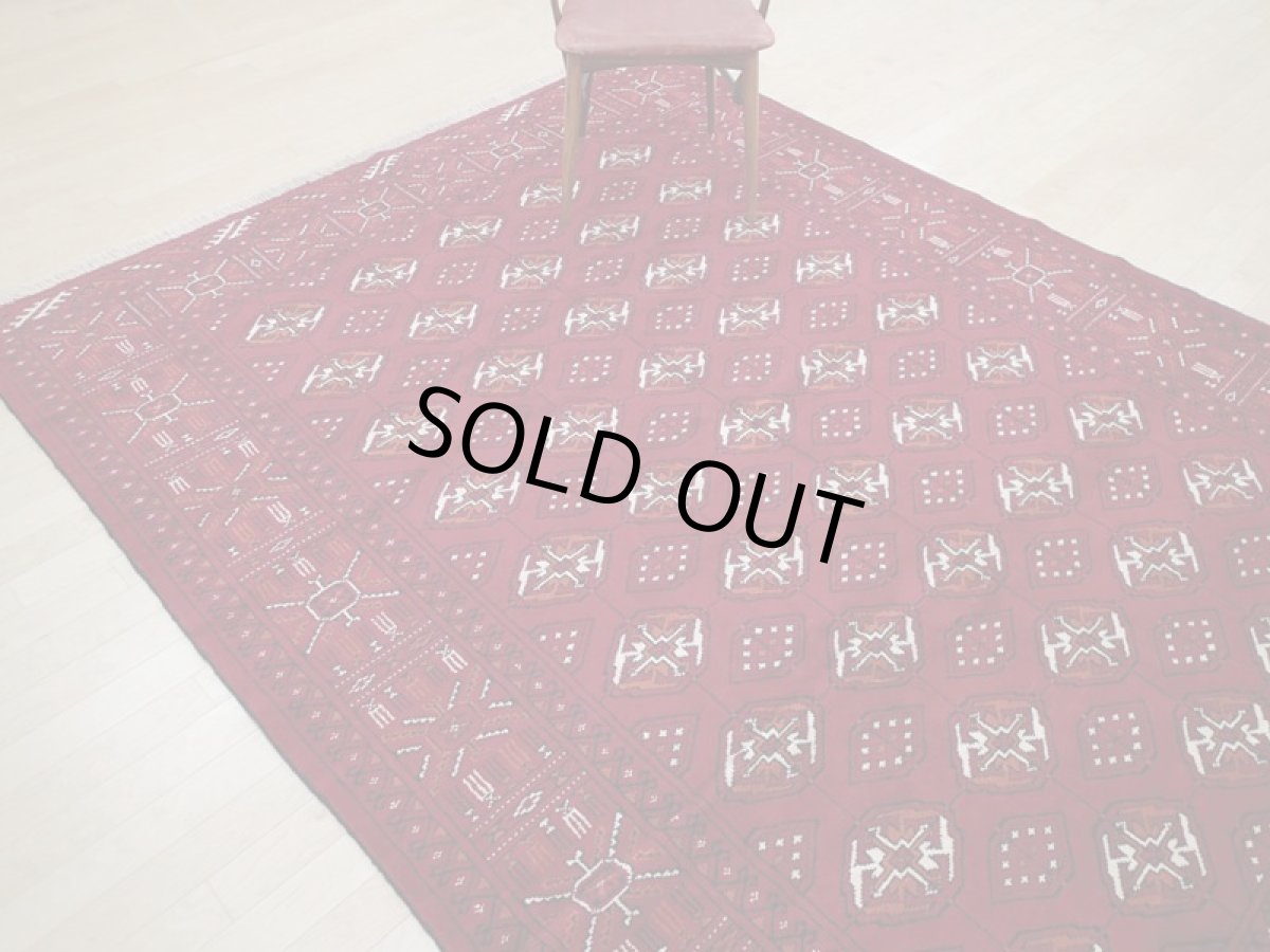 画像8: 新品 ペルシャ 絨毯 トルクメン 縦2.9m 5.8? 6帖 リビング ダイニング 3人掛けソファ サイズ 282 x 205 cm A120 天然 肉厚 ウール 手織り ハンドメイド トライバル ラグ マット カーペット 赤 幾何学模様 民族柄 (8)