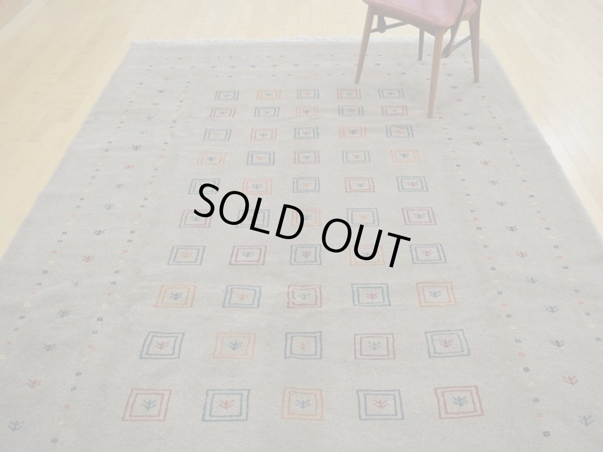 画像6: 新品 ペルシャ ギャッベ  縦2.9m 6? リビング ダイニング 3人掛け コーナー ソファ サイズ 285 × 210 cm A180 肉厚 天然 ウール ギャベ 手織り ハンドメイド ラグ 絨毯 カーペット 茶 カラフル 生命の樹 リビングダイニングルームの中心に (6)