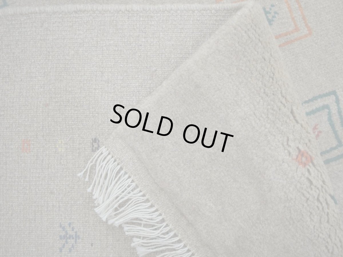 画像16: 新品 ペルシャ ギャッベ  縦2.9m 6? リビング ダイニング 3人掛け コーナー ソファ サイズ 285 × 210 cm A180 肉厚 天然 ウール ギャベ 手織り ハンドメイド ラグ 絨毯 カーペット 茶 カラフル 生命の樹 リビングダイニングルームの中心に (16)