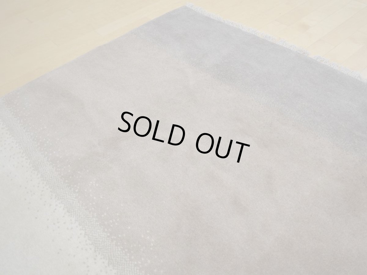 画像8: 新品 ペルシャ ギャッベ  縦2.4m 5? 正方形 スクエア タイプ リビング ダイニング 3人掛けソファ サイズ 235 × 210 cm A191 超肉厚 天然 ウール ギャベ 手織り ハンドメイド ラグ 絨毯 カーペット 生成り色 クリーム色 ベージュ 茶 グレー グラデーション リビングダイニングルームやベッドサイドに (8)