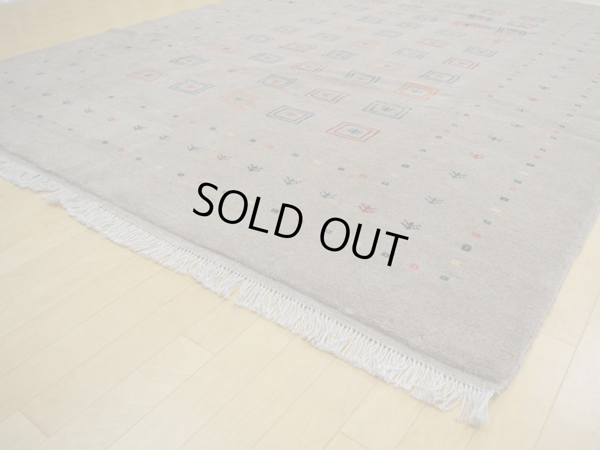 画像11: 新品 ペルシャ ギャッベ  縦2.9m 6? リビング ダイニング 3人掛け コーナー ソファ サイズ 285 × 210 cm A180 肉厚 天然 ウール ギャベ 手織り ハンドメイド ラグ 絨毯 カーペット 茶 カラフル 生命の樹 リビングダイニングルームの中心に (11)