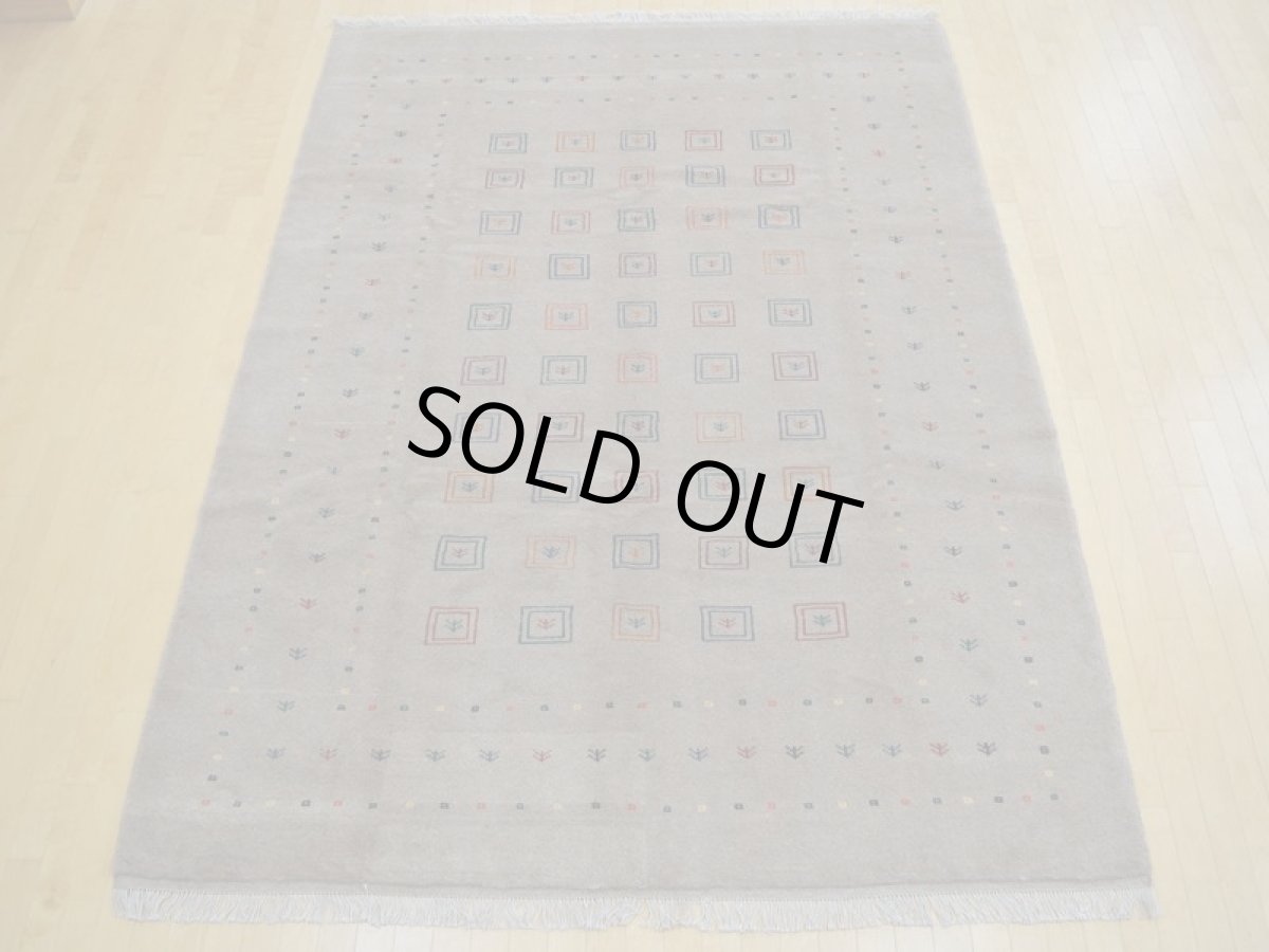 画像5: 新品 ペルシャ ギャッベ  縦2.9m 6? リビング ダイニング 3人掛け コーナー ソファ サイズ 285 × 210 cm A180 肉厚 天然 ウール ギャベ 手織り ハンドメイド ラグ 絨毯 カーペット 茶 カラフル 生命の樹 リビングダイニングルームの中心に (5)