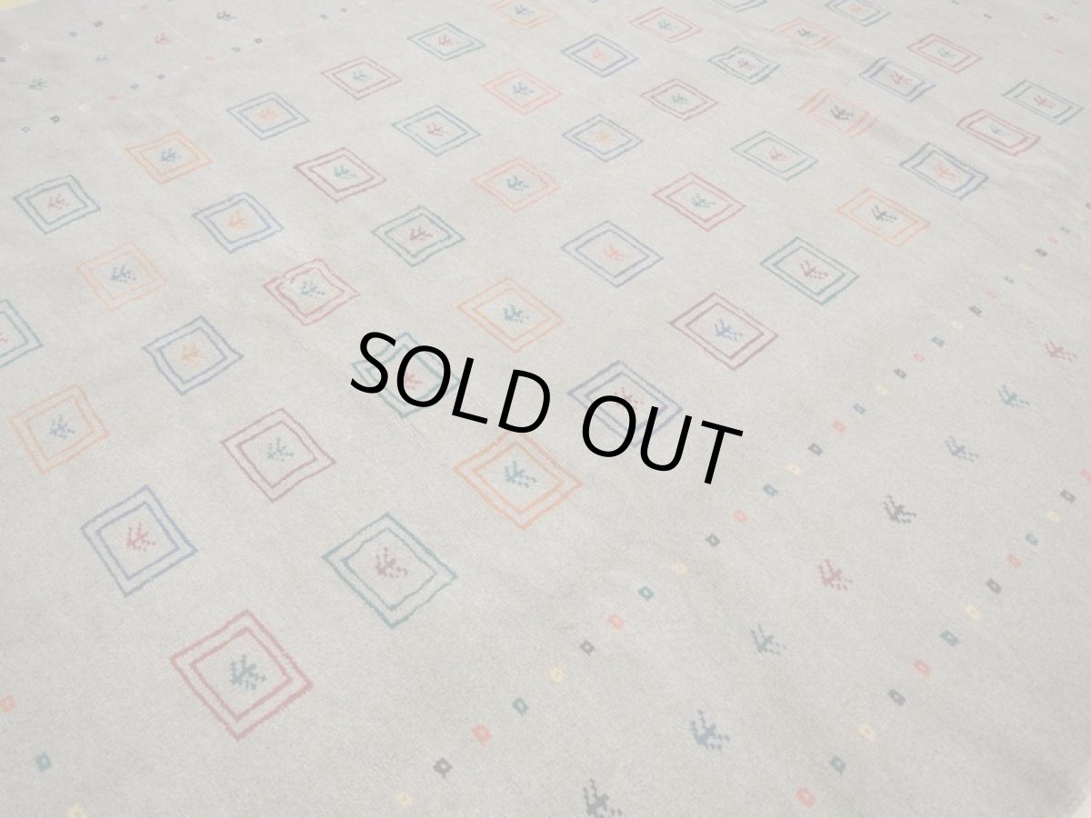 画像10: 新品 ペルシャ ギャッベ  縦2.9m 6? リビング ダイニング 3人掛け コーナー ソファ サイズ 285 × 210 cm A180 肉厚 天然 ウール ギャベ 手織り ハンドメイド ラグ 絨毯 カーペット 茶 カラフル 生命の樹 リビングダイニングルームの中心に (10)