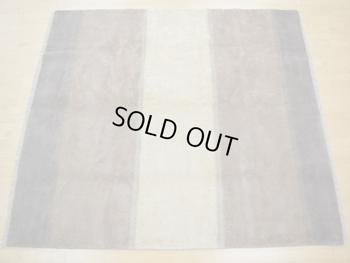 画像3: 新品 ペルシャ ギャッベ  縦2.4m 5? 正方形 スクエア タイプ リビング ダイニング 3人掛けソファ サイズ 235 × 210 cm A191 超肉厚 天然 ウール ギャベ 手織り ハンドメイド ラグ 絨毯 カーペット 生成り色 クリーム色 ベージュ 茶 グレー グラデーション リビングダイニングルームやベッドサイドに (3)