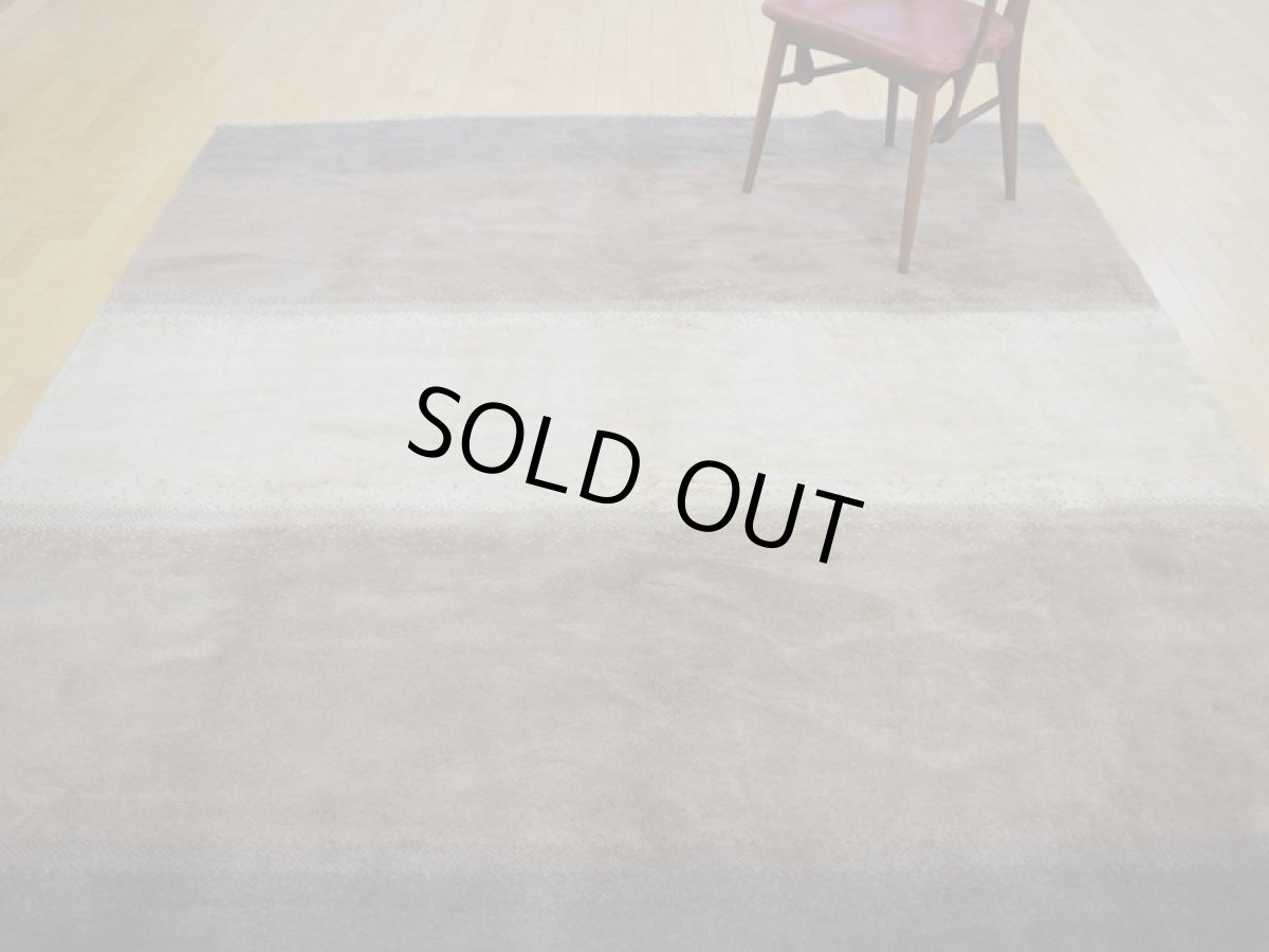 画像6: 新品 ペルシャ ギャッベ  縦2.4m 5? 正方形 スクエア タイプ リビング ダイニング 3人掛けソファ サイズ 235 × 210 cm A191 超肉厚 天然 ウール ギャベ 手織り ハンドメイド ラグ 絨毯 カーペット 生成り色 クリーム色 ベージュ 茶 グレー グラデーション リビングダイニングルームやベッドサイドに (6)