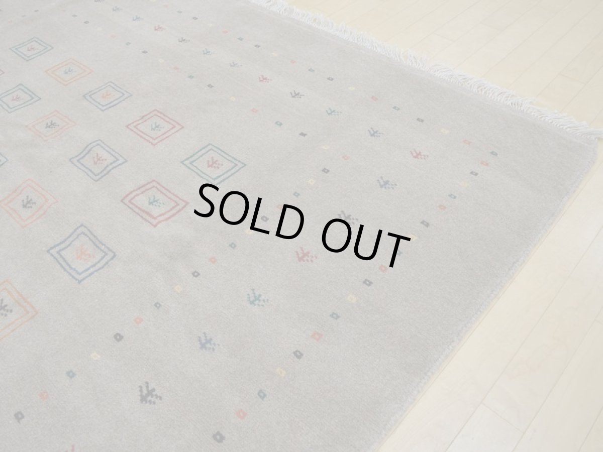 画像9: 新品 ペルシャ ギャッベ  縦2.9m 6? リビング ダイニング 3人掛け コーナー ソファ サイズ 285 × 210 cm A180 肉厚 天然 ウール ギャベ 手織り ハンドメイド ラグ 絨毯 カーペット 茶 カラフル 生命の樹 リビングダイニングルームの中心に (9)