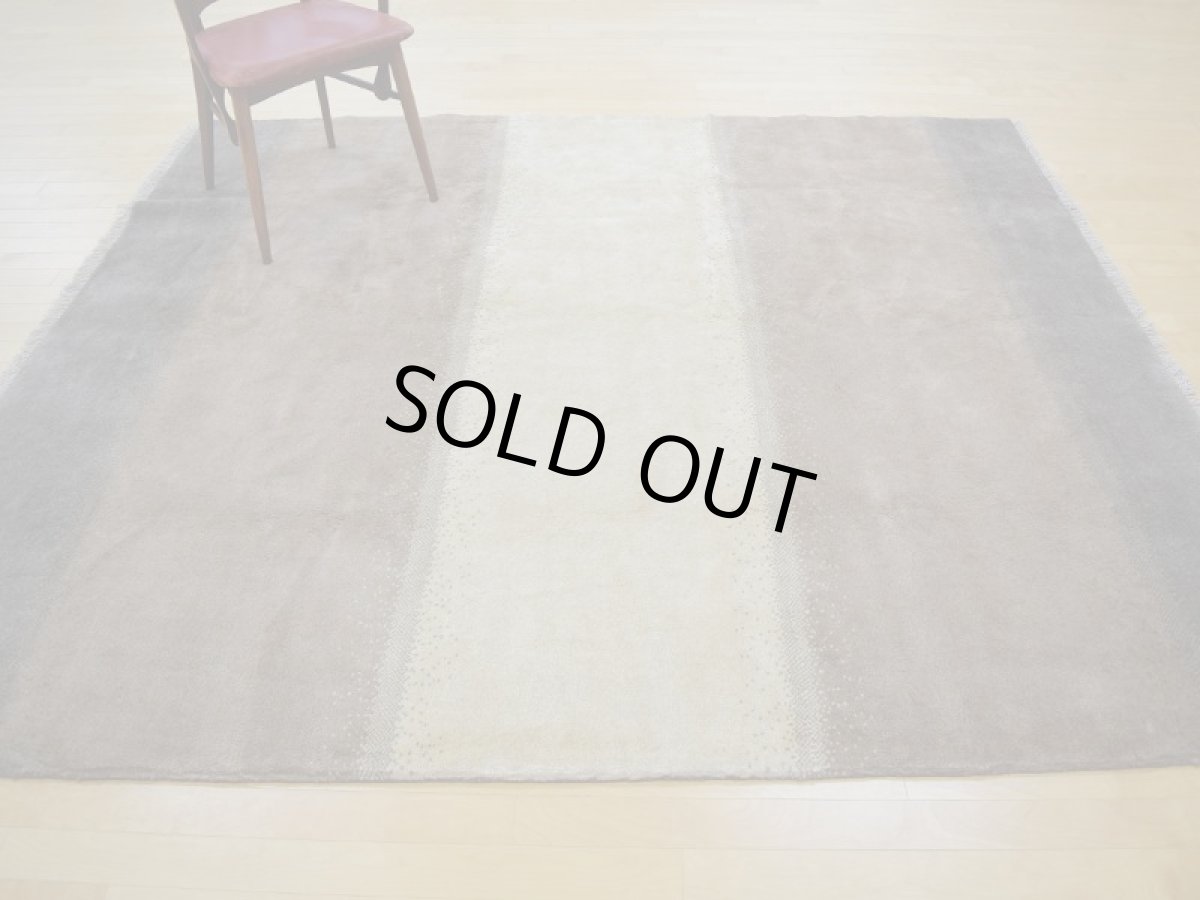 画像2: 新品 ペルシャ ギャッベ  縦2.4m 5? 正方形 スクエア タイプ リビング ダイニング 3人掛けソファ サイズ 235 × 210 cm A191 超肉厚 天然 ウール ギャベ 手織り ハンドメイド ラグ 絨毯 カーペット 生成り色 クリーム色 ベージュ 茶 グレー グラデーション リビングダイニングルームやベッドサイドに (2)