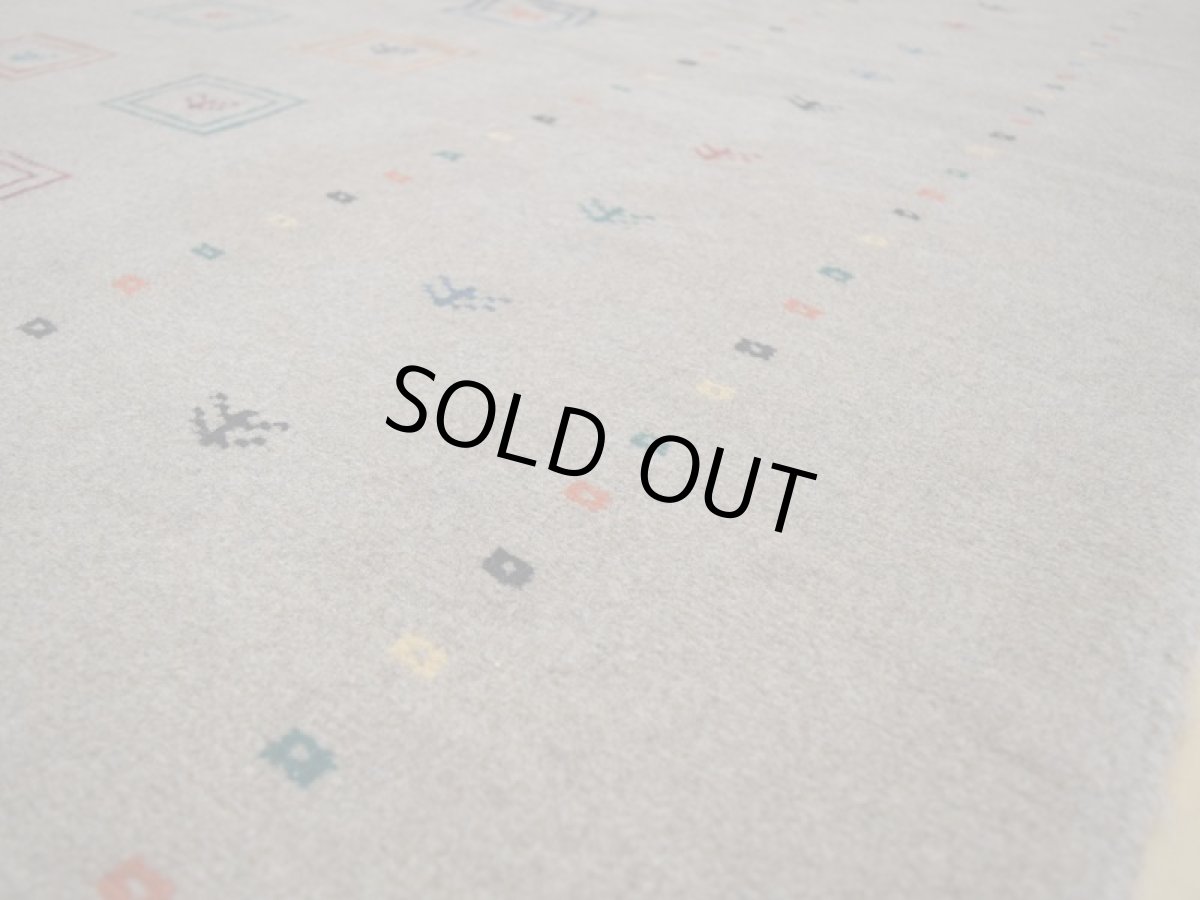 画像13: 新品 ペルシャ ギャッベ  縦2.9m 6? リビング ダイニング 3人掛け コーナー ソファ サイズ 285 × 210 cm A180 肉厚 天然 ウール ギャベ 手織り ハンドメイド ラグ 絨毯 カーペット 茶 カラフル 生命の樹 リビングダイニングルームの中心に (13)