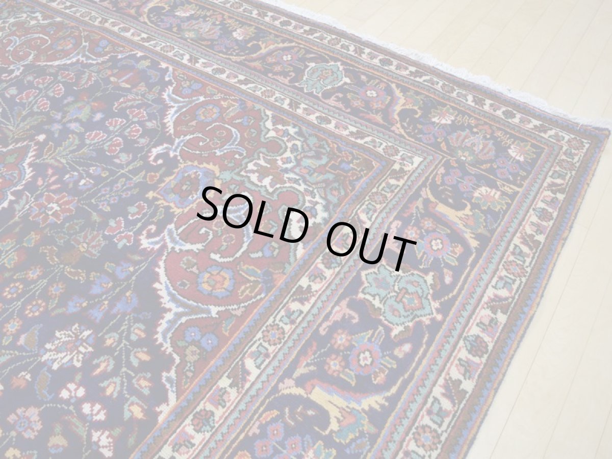 画像9: 良品 オールド ペルシャ 絨毯 タブリーズ 縦3.5m 8.1? 6帖 リビング ダイニング 3人掛けソファ コーナーソファ 大判 サイズ 345 x 235 cm No.a161 手織り トライバル ラグ 天然 ウール 敷物 マット カーペット 紺 青 メダリオン 草木 花 柄 ヴィンテージ ビンテージ (9)