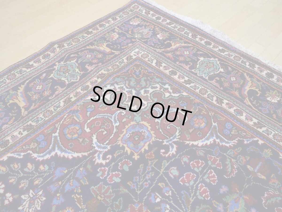 画像8: 良品 オールド ペルシャ 絨毯 タブリーズ 縦3.5m 8.1? 6帖 リビング ダイニング 3人掛けソファ コーナーソファ 大判 サイズ 345 x 235 cm No.a161 手織り トライバル ラグ 天然 ウール 敷物 マット カーペット 紺 青 メダリオン 草木 花 柄 ヴィンテージ ビンテージ (8)