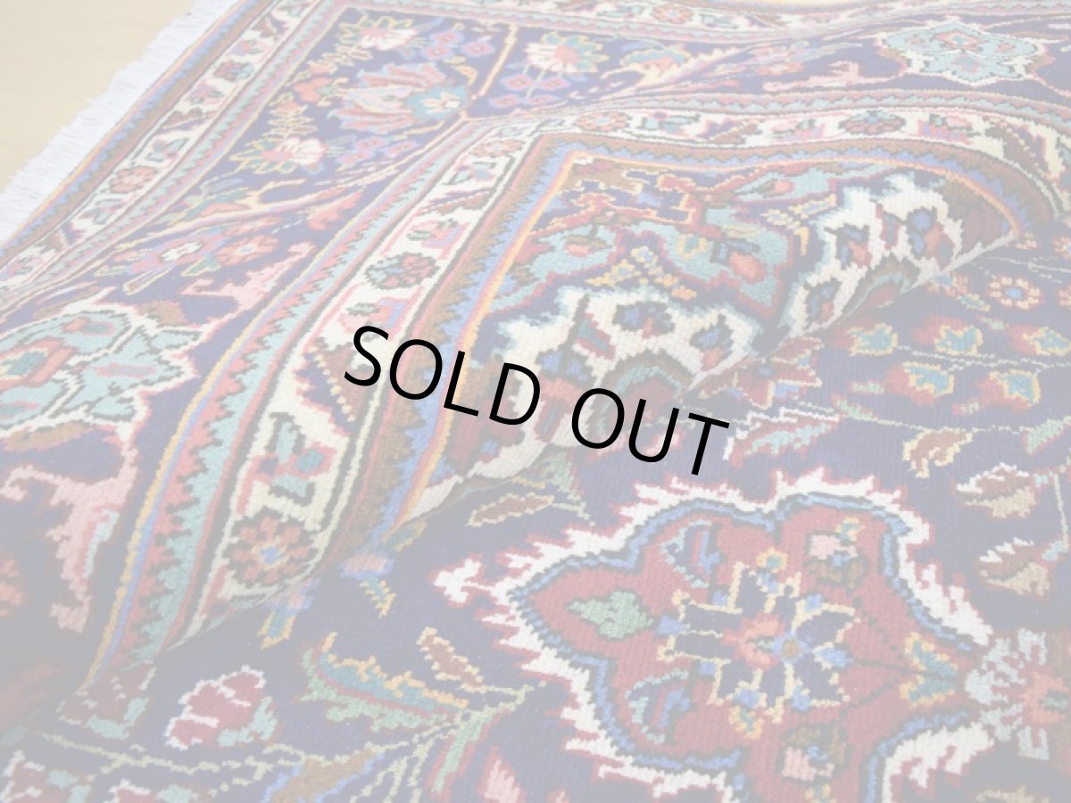 画像15: 良品 オールド ペルシャ 絨毯 タブリーズ 縦3.5m 8.1? 6帖 リビング ダイニング 3人掛けソファ コーナーソファ 大判 サイズ 345 x 235 cm No.a161 手織り トライバル ラグ 天然 ウール 敷物 マット カーペット 紺 青 メダリオン 草木 花 柄 ヴィンテージ ビンテージ (15)