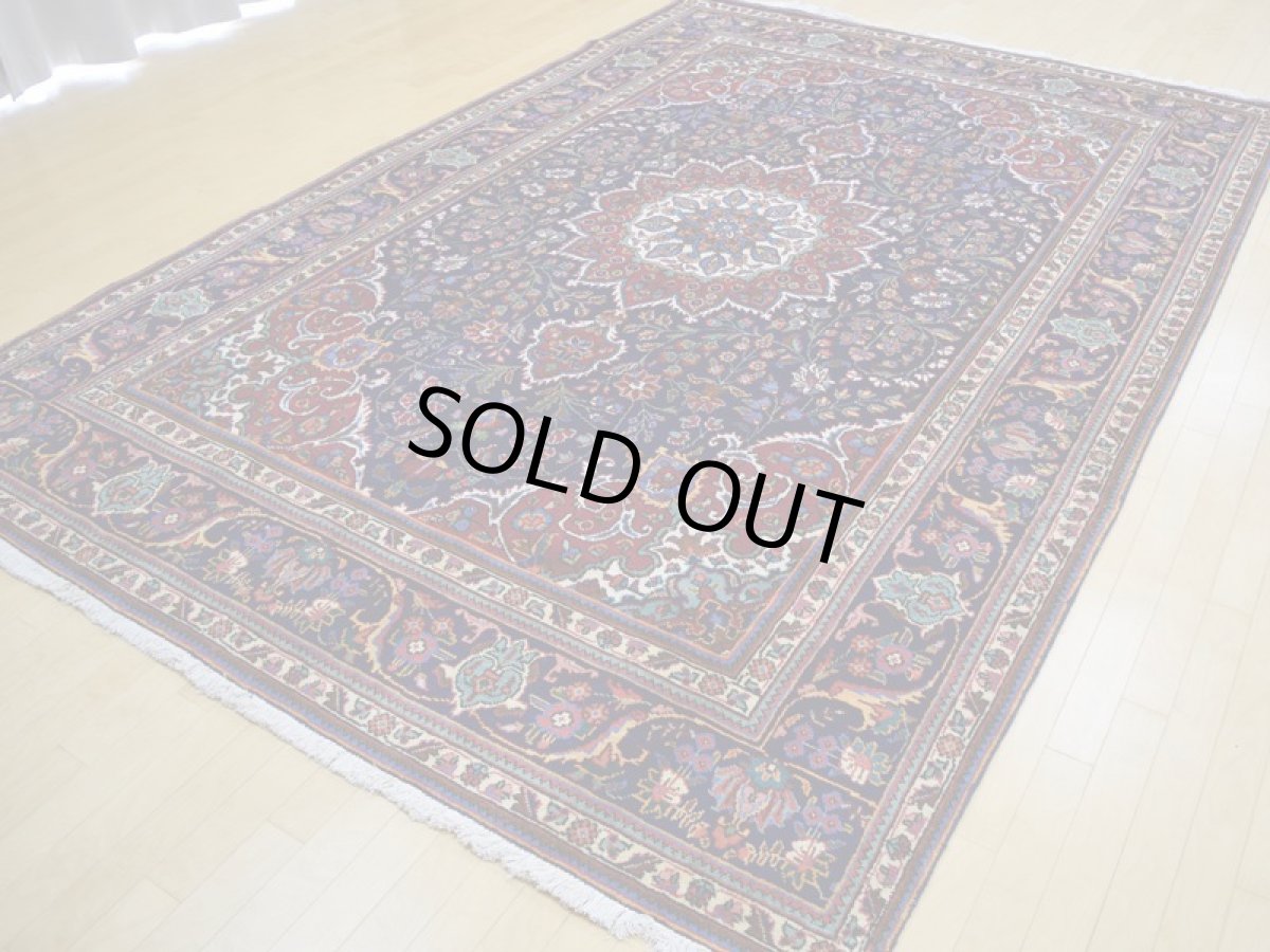 画像4: 良品 オールド ペルシャ 絨毯 タブリーズ 縦3.5m 8.1? 6帖 リビング ダイニング 3人掛けソファ コーナーソファ 大判 サイズ 345 x 235 cm No.a161 手織り トライバル ラグ 天然 ウール 敷物 マット カーペット 紺 青 メダリオン 草木 花 柄 ヴィンテージ ビンテージ (4)